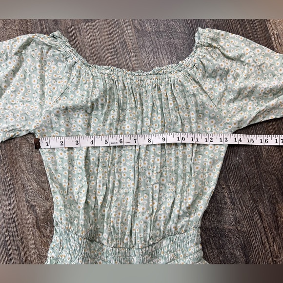 Hollister Romper Off-the-Shoulder Floral Daisies Size Medium - Picture 14 of 15